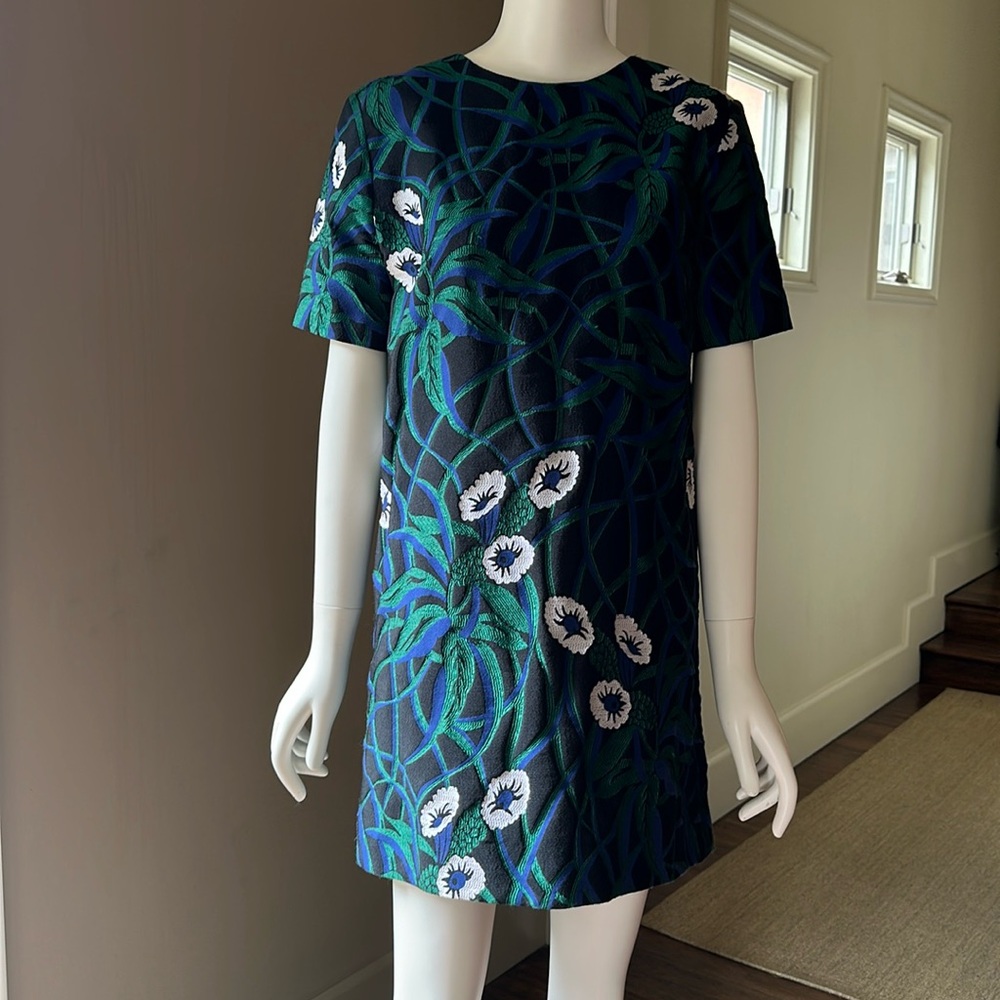 Marni floral embroidered shift dress. Grey scuba back detail w zip. Size 42/6